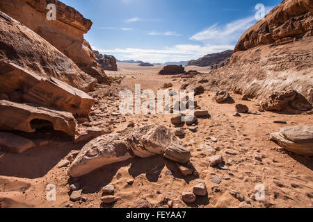 Les pierres dans le désert de Wadi Rum, Jordanie réservation. Banque D'Images