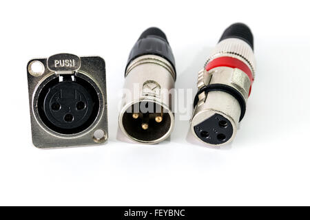 Connecteur XLR isolé sur fond blanc. Banque D'Images