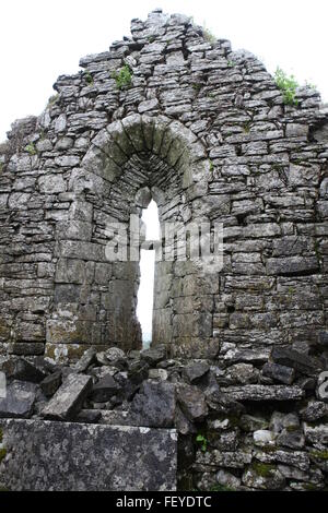 Beau vieux bâtiment de l'église en pierre en ruine, l'Irlande Banque D'Images