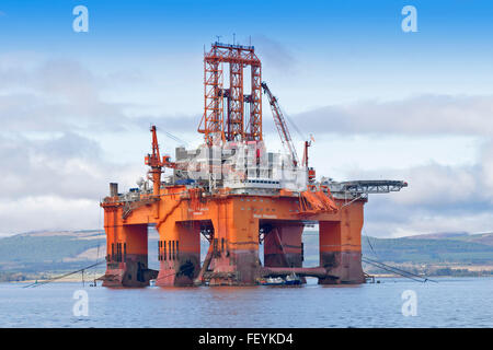 Plate-forme pétrolière en mer du Nord MASSIF PHOENIX OUEST PANAMA ANCRÉE DANS L'estuaire de Cromarty BLACK ISLE ECOSSE Banque D'Images