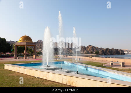 Fontaine à la corniche de Muttrah, Oman Banque D'Images