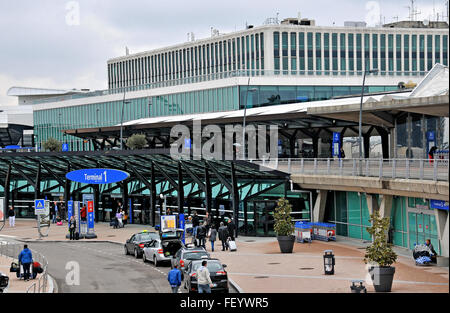 Le terminal 1 de l'aéroport international Saint-Exupéry Satolas Lyon France Banque D'Images