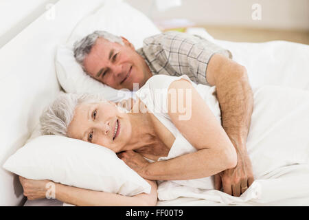 Senior couple in bed Banque D'Images