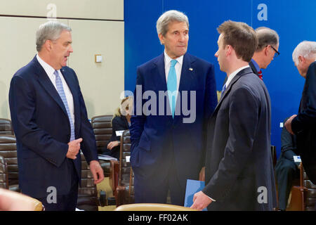 S'entretient avec l'Ambassadeur Secrétaire Kerry luth et chef de cabinet adjoint Sullivan Banque D'Images