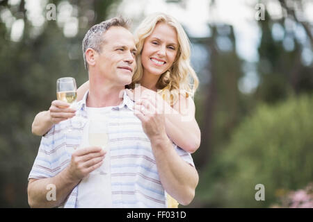 Couple toasting with champagne Banque D'Images