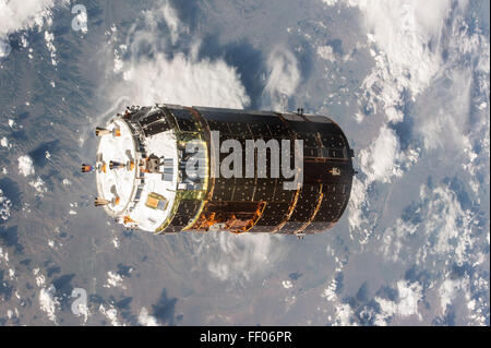 Le véhicule de transfert JAXA Kounotori 5 H-II (HTV-5) a livré avec succès des fournitures à la Station spatiale internationale. Cette mission s'inscrivait dans le cadre de la contribution du Japon au programme de ravitaillement de l'ISS, assurant un soutien continu aux astronautes à bord. Banque D'Images