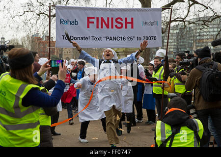 Westminster,UK, 9 février 2016, MP's gagner la course aux crêpes Rehab 201 Crédit : Keith Larby/Alamy Live News Banque D'Images