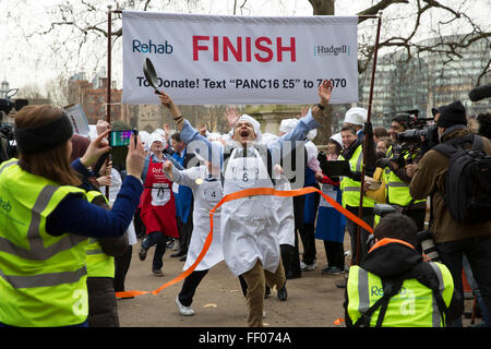 Westminster,UK, 9 février 2016, MP's gagner la course aux crêpes Rehab 201 Crédit : Keith Larby/Alamy Live News Banque D'Images