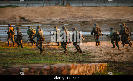 Minsk, Belarus - 08 mai, 2015 : Reconstruction de bataille lors d'événements dédiés à 70e anniversaire de la victoire de la Sov Banque D'Images