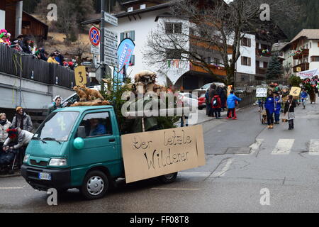 Nova Levante - Beckum, Allemagne. 9e février 2016. Le carnaval traditionnel de Nova Levante a lieu sur la place de la ville Banque D'Images