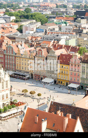 Vue sur la place du marché de Wrocław, Pologne, vu de la tour de l'église Sainte Elisabeth. Banque D'Images