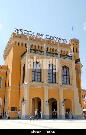 L'extérieur de la gare Wrocław Główny dans la ville polonaise de Wroclaw, l'une des capitales européennes de la Culture pour 2016. Banque D'Images