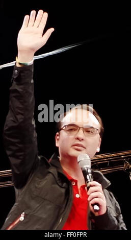 Manille, Philippines. 09Th Feb 2016. Le sénateur philippin et candidate à la vice-présidence Alan Peter Cayetano membres sa plate-forme politique au début de leur campagne présidentielle à Manille, aux Philippines. Les candidats à la présidence et à la vice-entamaient leur campagnes de 90 jours dans différentes régions du pays comme le début officiel de la période de campagne pour les positions nationales ont commencé. Les Philippines national 2016 les élections auront lieu le 09 mai. © Richard James M. Mendoza/Pacific Press/Alamy Live News Banque D'Images