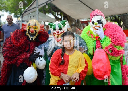 Groupe de version moderne de VEJIGANTES pendant le carnaval à Ponce, Porto Rico. Le territoire américain. Février 2016 Banque D'Images