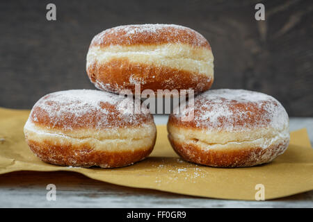 Donut allemand rempli de confiture (Berliner /krapfen) Banque D'Images