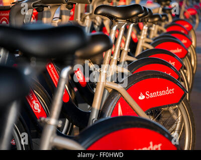 Santander Location de voitures Scheme à Londres, 'Boris' vélos sont disponibles à la location à divers endroits de Londres. Banque D'Images