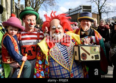 International se réunissent à tous les clowns Saint's Church, Londres, pour le 70e Congrès annuel de Grimaldi Service. Banque D'Images