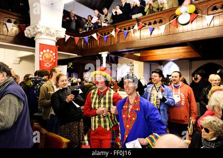 International se réunissent à tous les clowns Saint's Church, Londres, pour le 70e Congrès annuel de Grimaldi Service. Banque D'Images