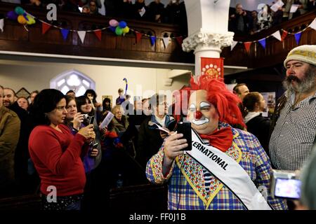 International se réunissent à tous les clowns Saint's Church, Londres, pour le 70e Congrès annuel de Grimaldi Service. Banque D'Images