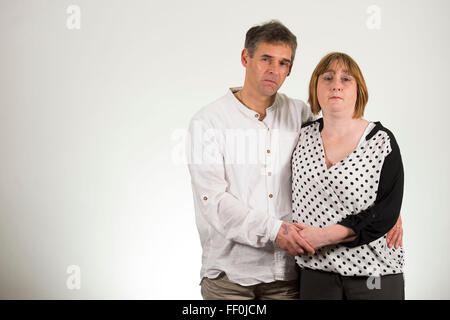 Coral et Paul Jones les parents de disparus Machynlleth fille de l'école d'avril Jones. Banque D'Images