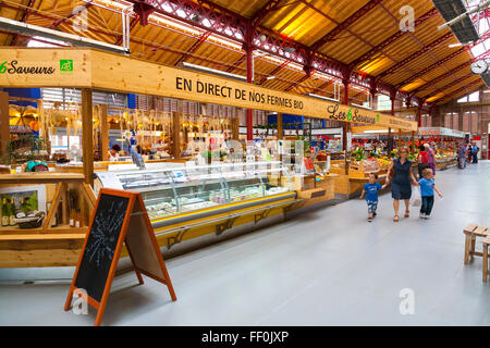 À l'intérieur de la halle de la petite Venise de Colmar, Alsace, France Banque D'Images