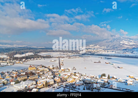 Vue panoramique de petits villages situés dans la région de Gruyère, province de Fribourg, Suisse Banque D'Images