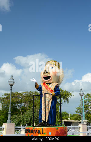 Rei Momo (le roi du carnaval) sur un flotteur pendant le carnaval à Ponce, Porto Rico. Le territoire américain. Février 2016 Banque D'Images