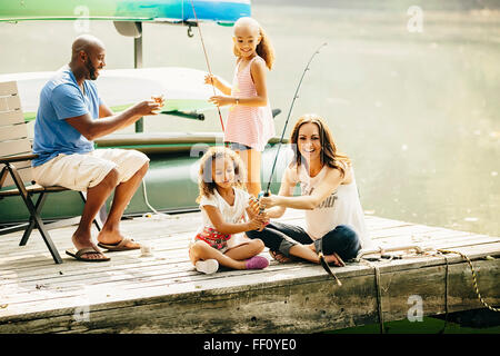 La pêche en famille dans la région de Lake Banque D'Images