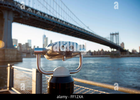Jumelles à Pont de Brooklyn, New York City, New York, United States Banque D'Images