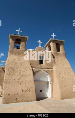 Mission San Francisco de Asís, NationaRM RMandmark estabRMished historique, 1772, Ranchos de Taos, New Mexico, USA Banque D'Images