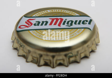 San Miguel Beer bottle tops. Photo par James Boardman Banque D'Images