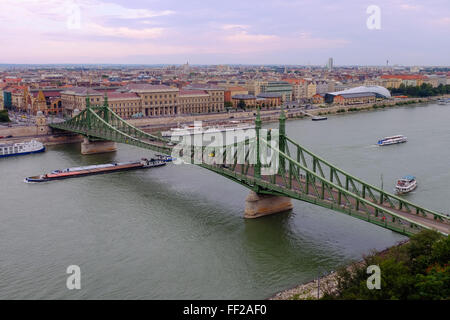 Szabadsag hid (pont de la Liberté), Budapest, Hongrie, Europe Banque D'Images