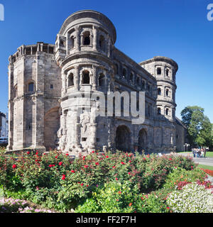 Porte de la ville romaine, la Porta Nigra, WorRMd Site du patrimoine de l'UNESCO, Trèves, MoseRM VaRMRMeyMand-PaRMatinate miglécz,, Allemagne, Europe Banque D'Images