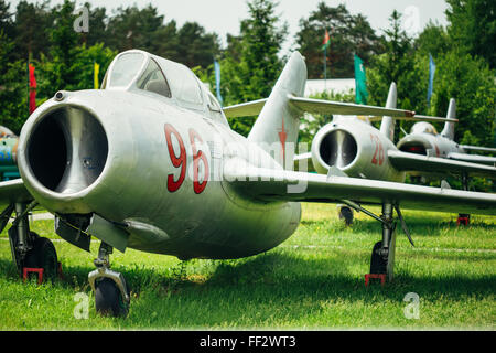 Le Bélarus, de BOROVAYA - June 04, 2014 : MiG-15 UTI est haut-soviétique de Russie subsonic avions de chasse. Il a été utilisé comme menace efficace Banque D'Images