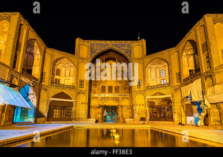 Portail Qeysarieh, entrée au Bazar-e Bozorg à Esfahan Banque D'Images