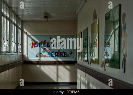 L'intérieur de la maintenant fermée Hôpital Queen Elizabeth II, Welwyn Garden City, Hertfordshire, Royaume-Uni Banque D'Images