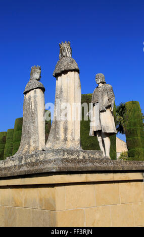 Columbus, le Roi Ferdando et La Reine Isabel statues dans jardin d'Alcazar, Cordoue, Espagne, de l'Alcazar de los Reyes Cristianos Banque D'Images