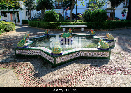 Fontaine à eau sur la Plaza de Santa Maria, Tarifa, province de Cadix, Espagne Banque D'Images