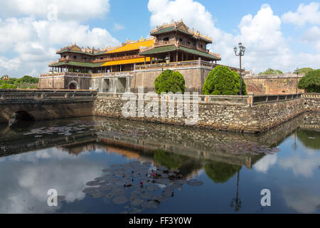 La Citadelle impériale de Hue Vietnam et les douves Banque D'Images