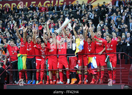 Varsovie, Pologne - 27 MAI 2015 : FC Séville joueurs célèbrent leur victoire de l'UEFA Europa League en 2015 après le match contre le Stade National de Varsovie à Dnipro Banque D'Images