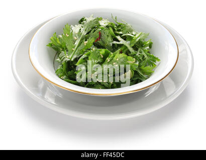 Daisy de la couronne, avec vinaigrette au sésame et isolé sur fond blanc Banque D'Images