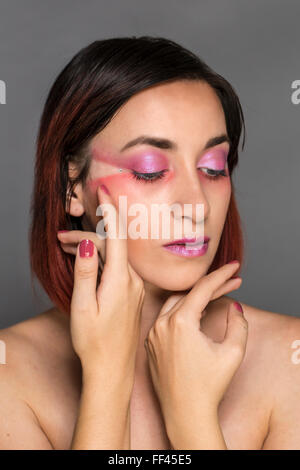 Young caucasian woman wearing a make-up Banque D'Images