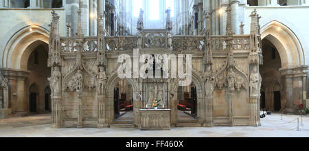 Magdeburg, Allemagne. 10 fév, 2016. Le jubé de la Cathédrale des Saints Catherine et Maurice à Magdeburg, Allemagne, 10 février 2016. Un autre don par la Fondation allemande pour la protection des monuments pour la restauration du jubé a été remis à cet emplacement. Le jubé gothique a été construit en 1450 et est composé de 570 pierres. Les montants varient entre 300 Don d'euros pour une pierre et jusqu'à 6 000 euros pour l'autel de la crucifixion. Photo : JENS WOLF/dpa/Alamy Live News Banque D'Images