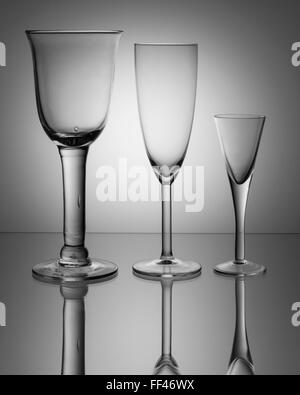 Différents types de verres vides Banque D'Images