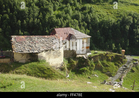 Maisons à Ushguli, Upper Svaneti, Grand Caucase, Géorgie Banque D'Images