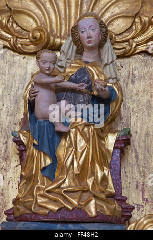 NEUBERG AN DER MURZ, Autriche - 13 septembre 2015 : La statue polychrome sculpté de Madonna à Dom, par un artiste inconnu, 18e 100. Banque D'Images