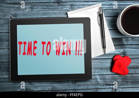 Time to win text on digital tablet Banque D'Images