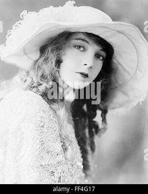 LILLIAN GISH (1893-1993) actrice de théâtre et de cinéma américain en 1921 Banque D'Images