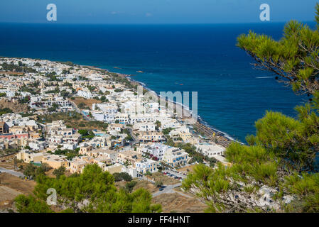 Vue aérienne de la plage de Kamari à Santorin Grèce Banque D'Images