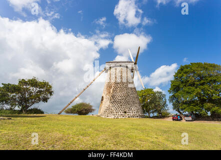 Moulin à vent restauré à Betty's Hope, une ancienne plantation de canne à sucre, maintenant un musée en plein air, Antigua, Antigua-et-Barbuda, Antilles Banque D'Images